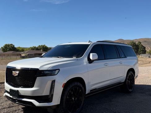 Used 2023 Cadillac Escalade ESV Sport Platinum image 1
