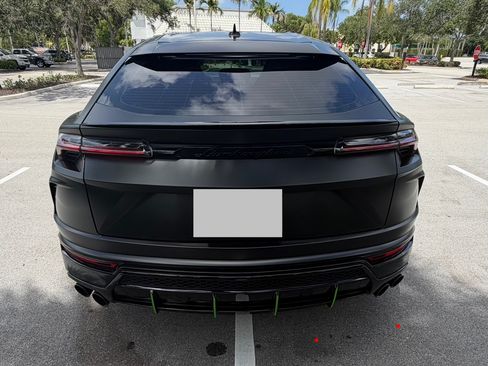 Used 2022 Lamborghini Urus AWD/4WD image 2