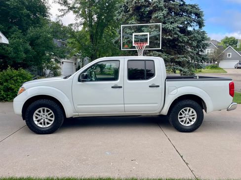 Used 2016 Nissan Frontier SV AWD/4WD image 6