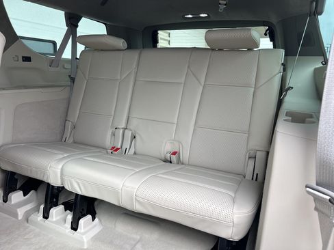 Used 2021 Cadillac Escalade ESV Sport Platinum image 18