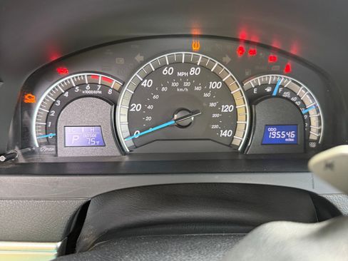 Used 2014 Toyota Camry SE w/ Fleet Convenience Package FWD image 10