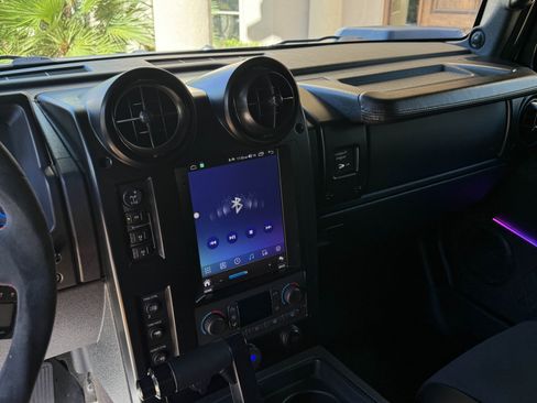 Used 2003 HUMMER H2 Luxury w/ Preferred Equipment Group image 9