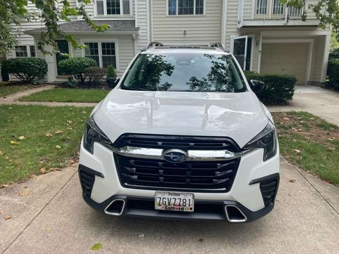 Used 2025 Subaru Ascent Touring AWD/4WD image 2