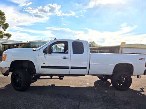 Used 2008 GMC Sierra 2500 SLT w/ Z71 Off-Road Package AWD/4WD image 1