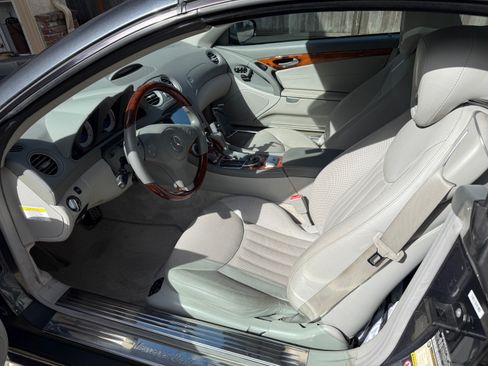 Used 2011 Mercedes-Benz SL 550 image 9