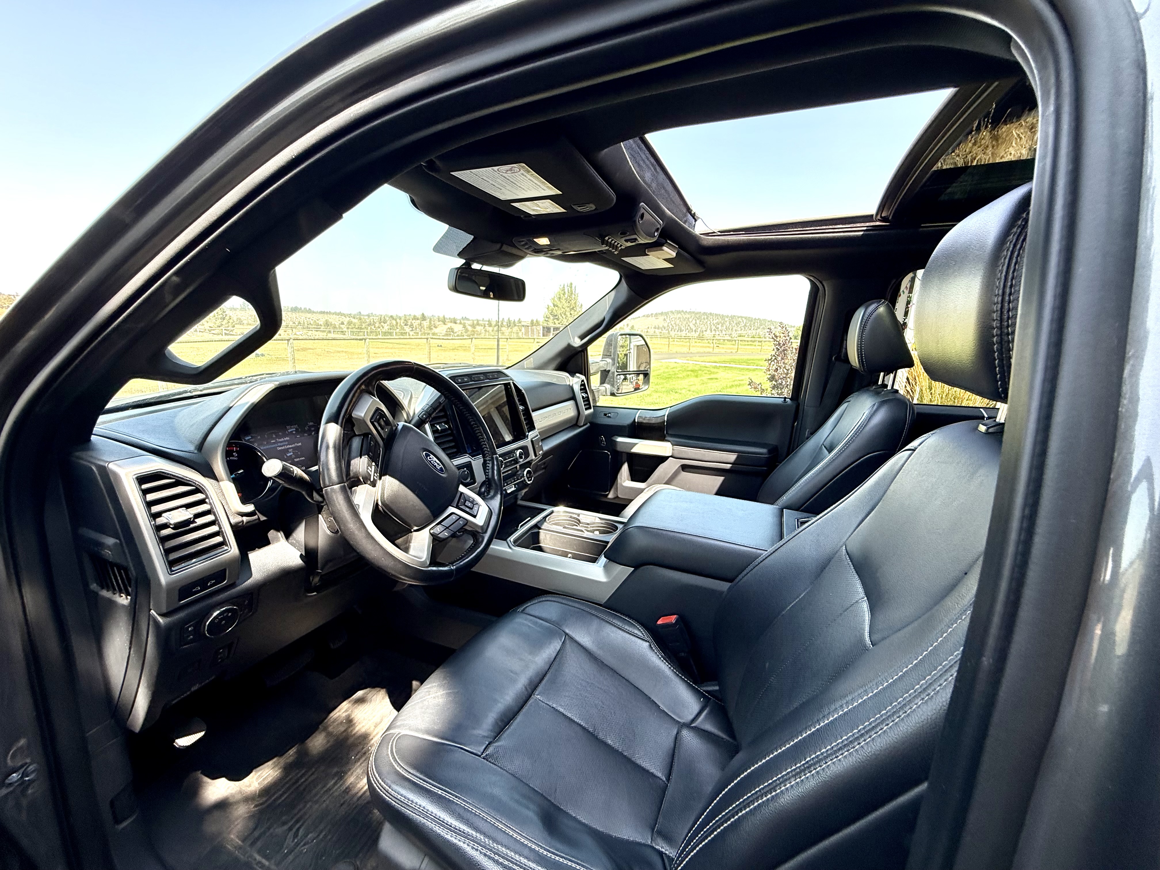Used 2022 Ford F350 Lariat w/ Black Appearance Package AWD/4WD image 4