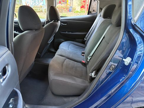 Used 2017 Nissan Leaf SV image 18