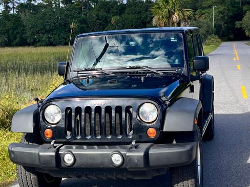 Used 2013 Jeep Wrangler Unlimited Sport image 2