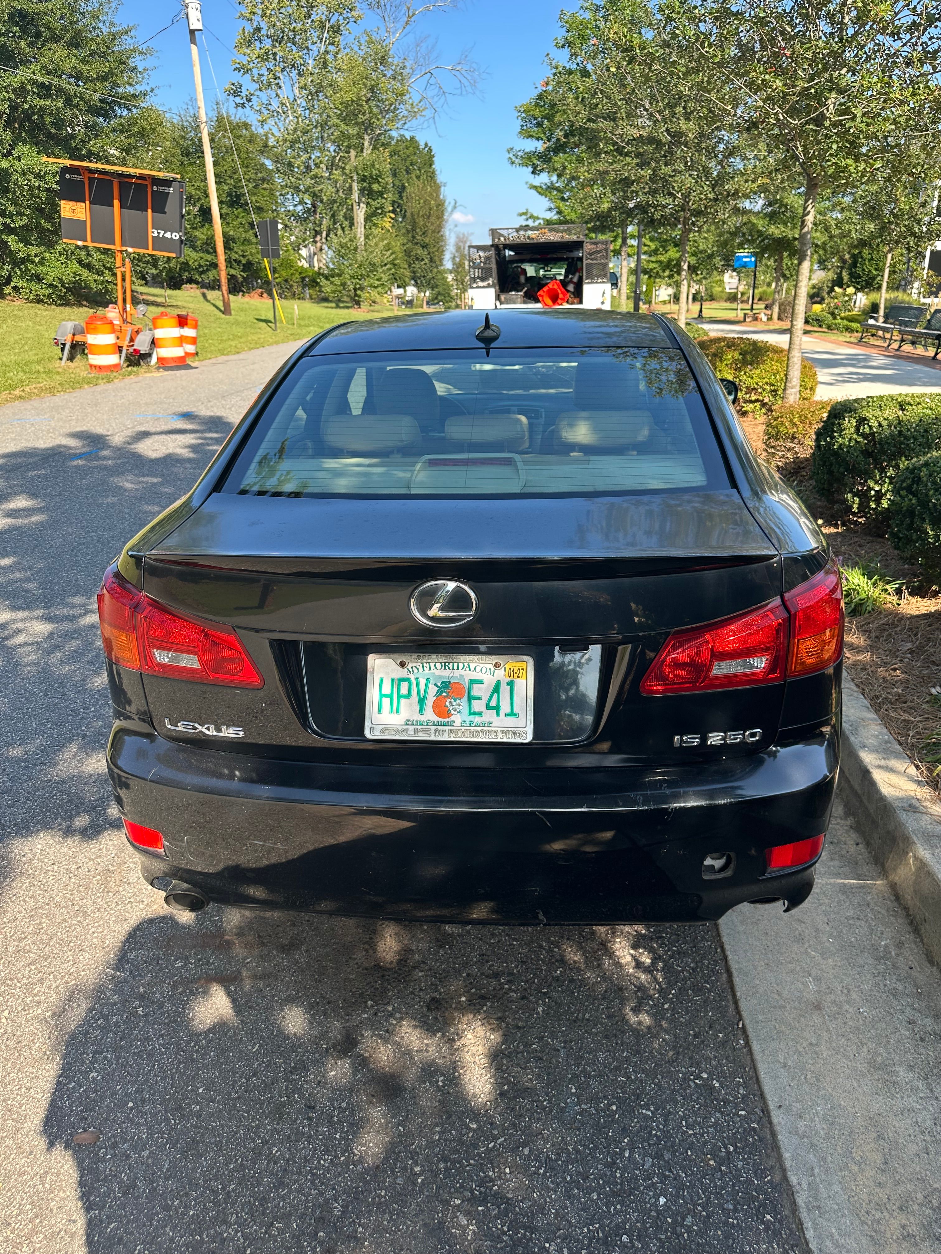 Used 2008 Lexus IS 250 w/ Preferred Accessory Pkg RWD image 9