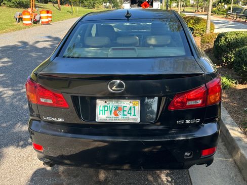Used 2008 Lexus IS 250 w/ Preferred Accessory Pkg RWD image 9