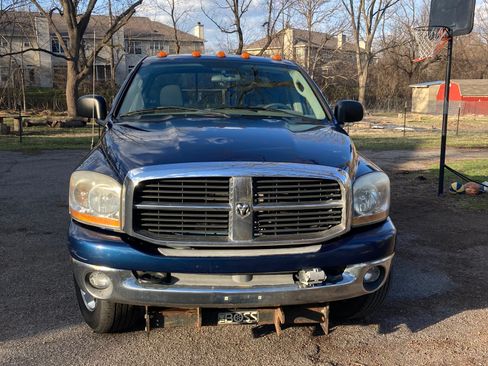 Used 2006 Dodge Ram 2500 Truck SLT image 2