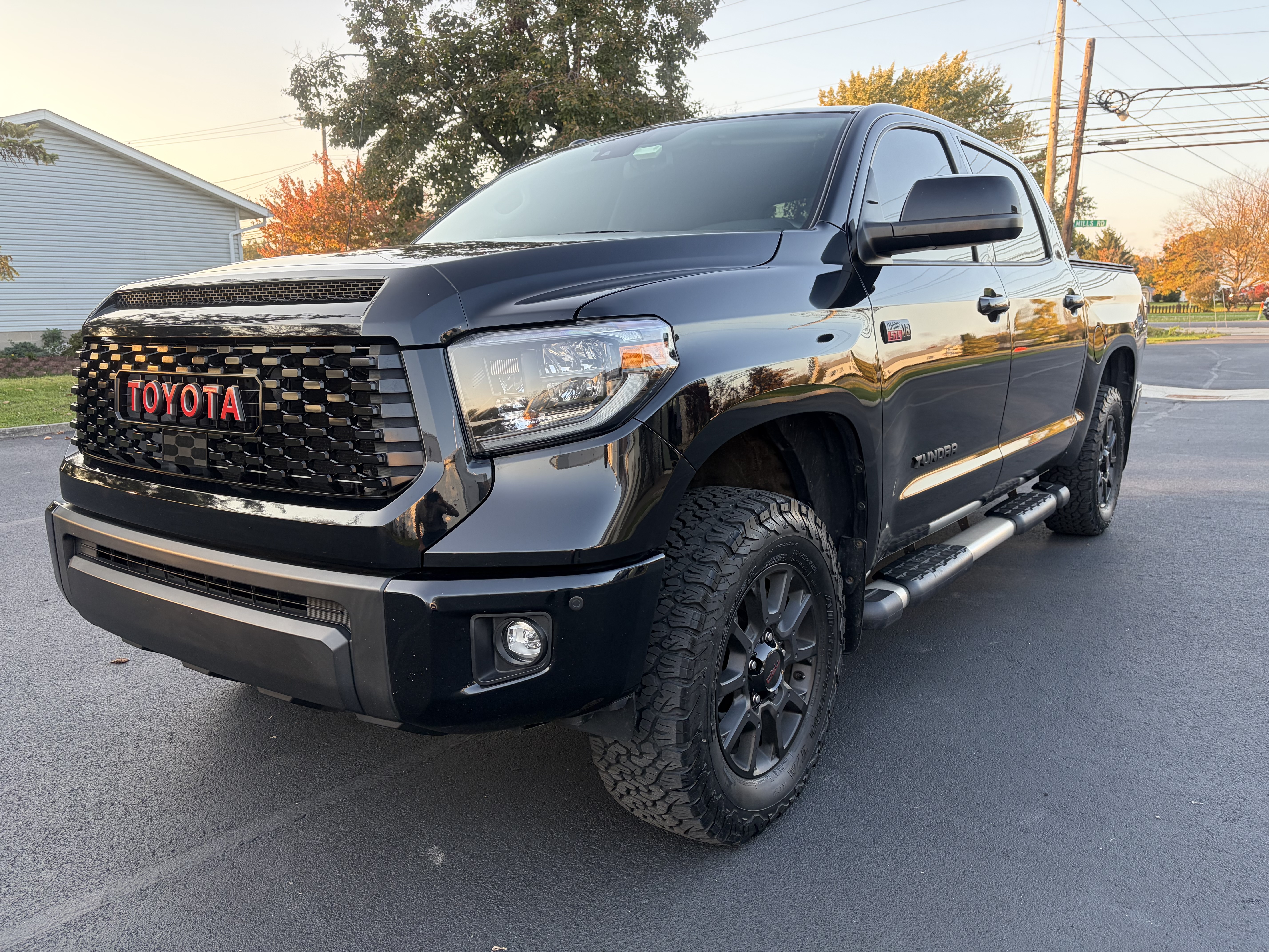 Used 2019 Toyota Tundra Limited w/ Limited Premium Package AWD/4WD image 1