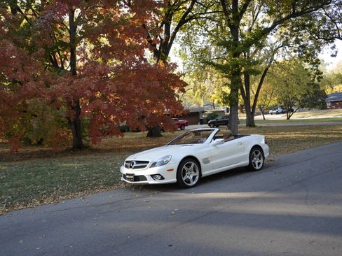 Used 2011 Mercedes-Benz SL 550 image 12