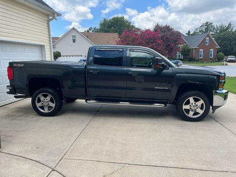 Used 2017 Chevrolet Silverado 2500 LT w/ All Star Edition AWD/4WD image 5