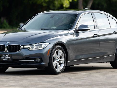 Used 2017 BMW 330i xDrive Sedan w/ Premium Package image 18