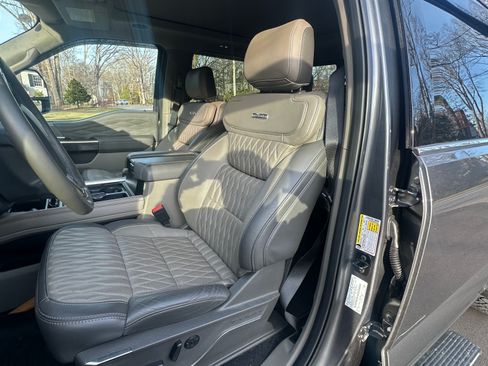 Used 2025 Ford F350 Platinum w/ Platinum Plus Package image 11