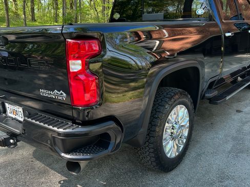 Used 2023 Chevrolet Silverado 2500 High Country w/ Z71 Off-Road Package AWD/4WD image 5