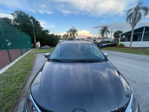 Used 2018 Chrysler Pacifica Limited FWD image 12