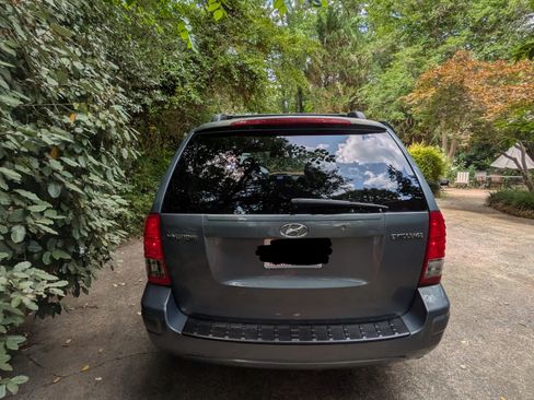 Used 2007 Hyundai Entourage GLS FWD image 11