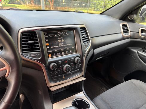 Used 2015 Jeep Grand Cherokee Laredo w/ Quick Order Package 23E RWD image 4