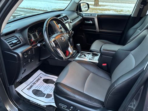 Used 2016 Toyota 4Runner SR5 Premium image 9