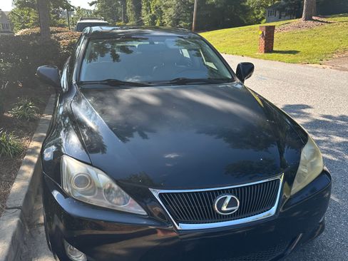 Used 2008 Lexus IS 250 w/ Preferred Accessory Pkg RWD image 4
