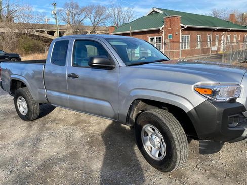 Used 2022 Toyota Tacoma SR image 11
