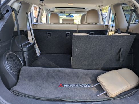 Used 2015 Mitsubishi Outlander SE image 12