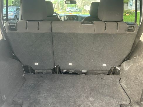 Used 2014 Jeep Wrangler Unlimited Sport w/ Dual Top Group image 8