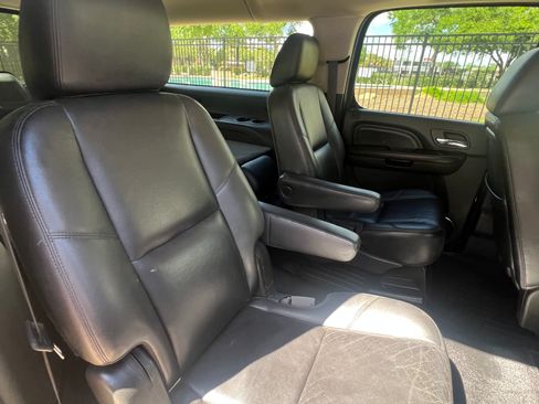 Used 2011 GMC Yukon XL Denali image 10