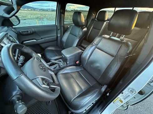 Used 2022 Toyota Tacoma TRD Off-Road image 21