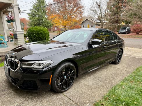 Used 2021 BMW 530e xDrive 530e xDrive Sedan 4D w/ M Sport Package image 2