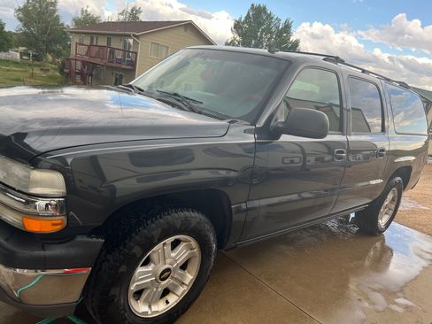 Used 2006 Chevrolet Suburban LS w/ Smart Select Package image 4