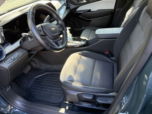 Used 2025 Chevrolet Trax LT FWD image 5