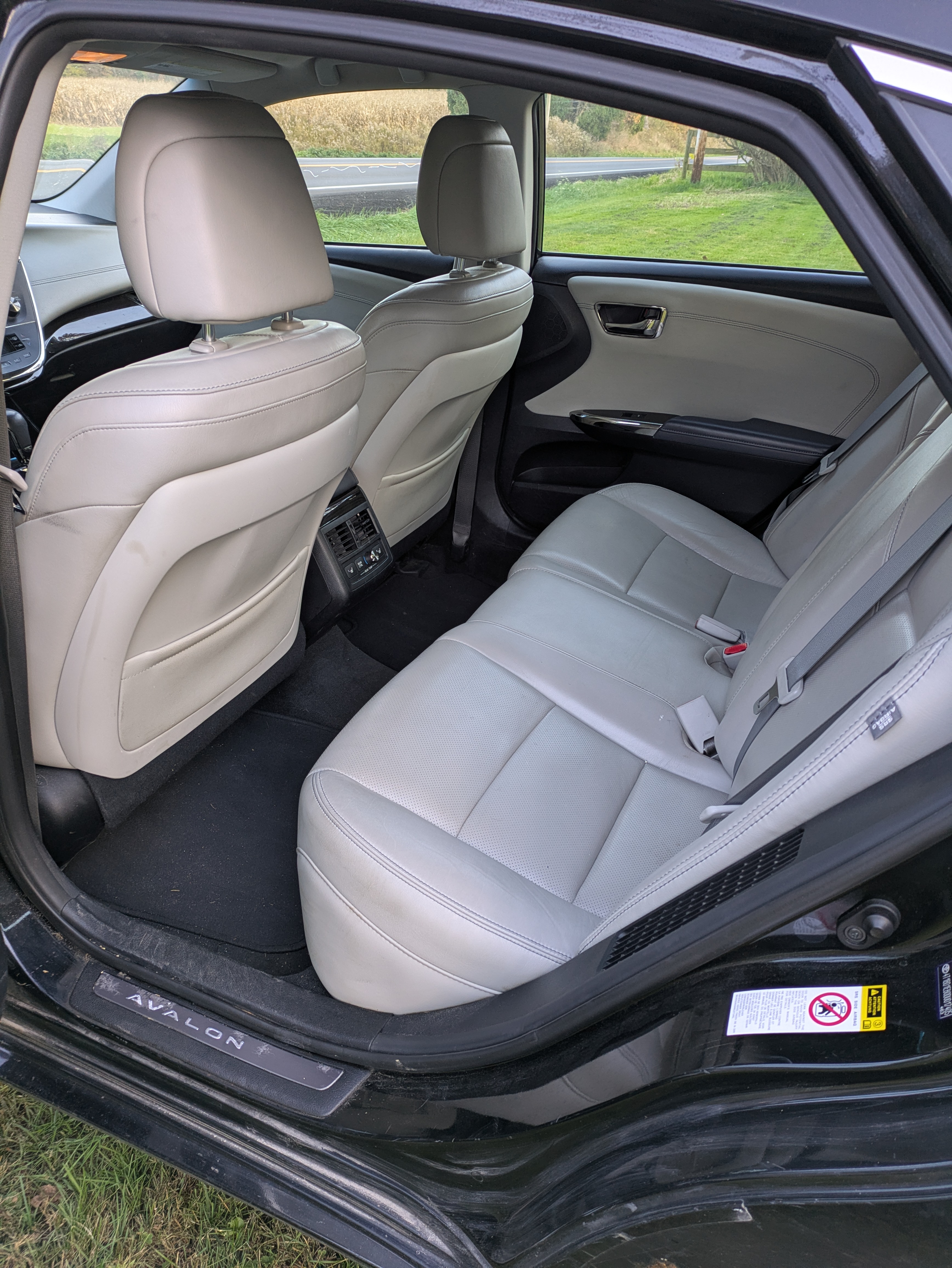 Used 2013 Toyota Avalon Limited FWD image 6