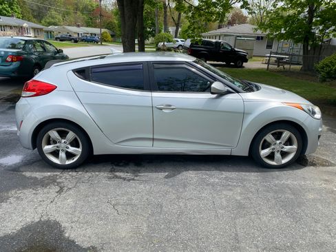 Used 2013 Hyundai Veloster FWD image 10