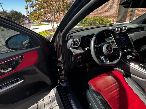 Used 2025 Mercedes-Benz GLC 300 4MATIC image 5