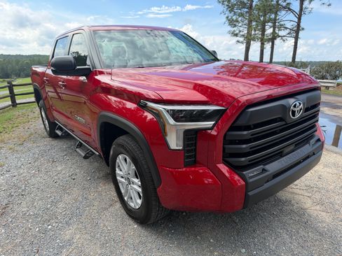 Used 2024 Toyota Tundra SR5 w/ SR5 Premium Package AWD/4WD image 4
