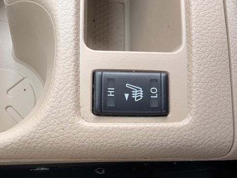 Used 2017 Nissan Rogue SV w/ SV Premium Package image 12