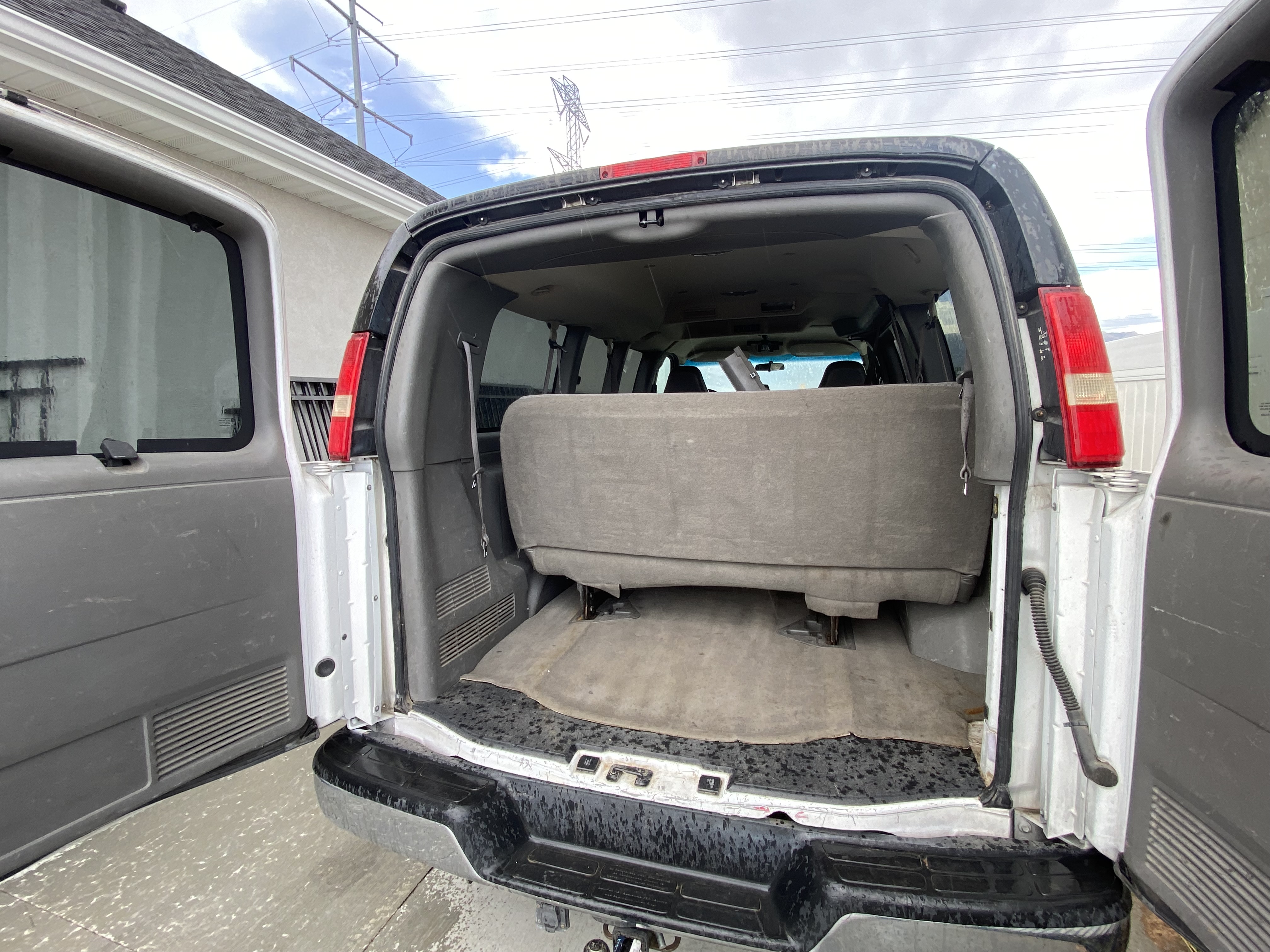 Used 2006 Chevrolet Express 3500 Passenger w/ LT Preferred Equipment Group RWD image 11