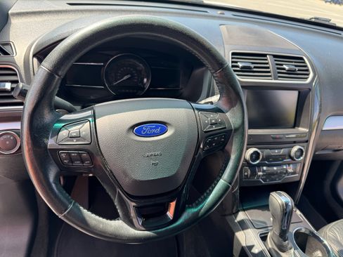 Used 2016 Ford Explorer XLT w/ Equipment Group 202A image 15