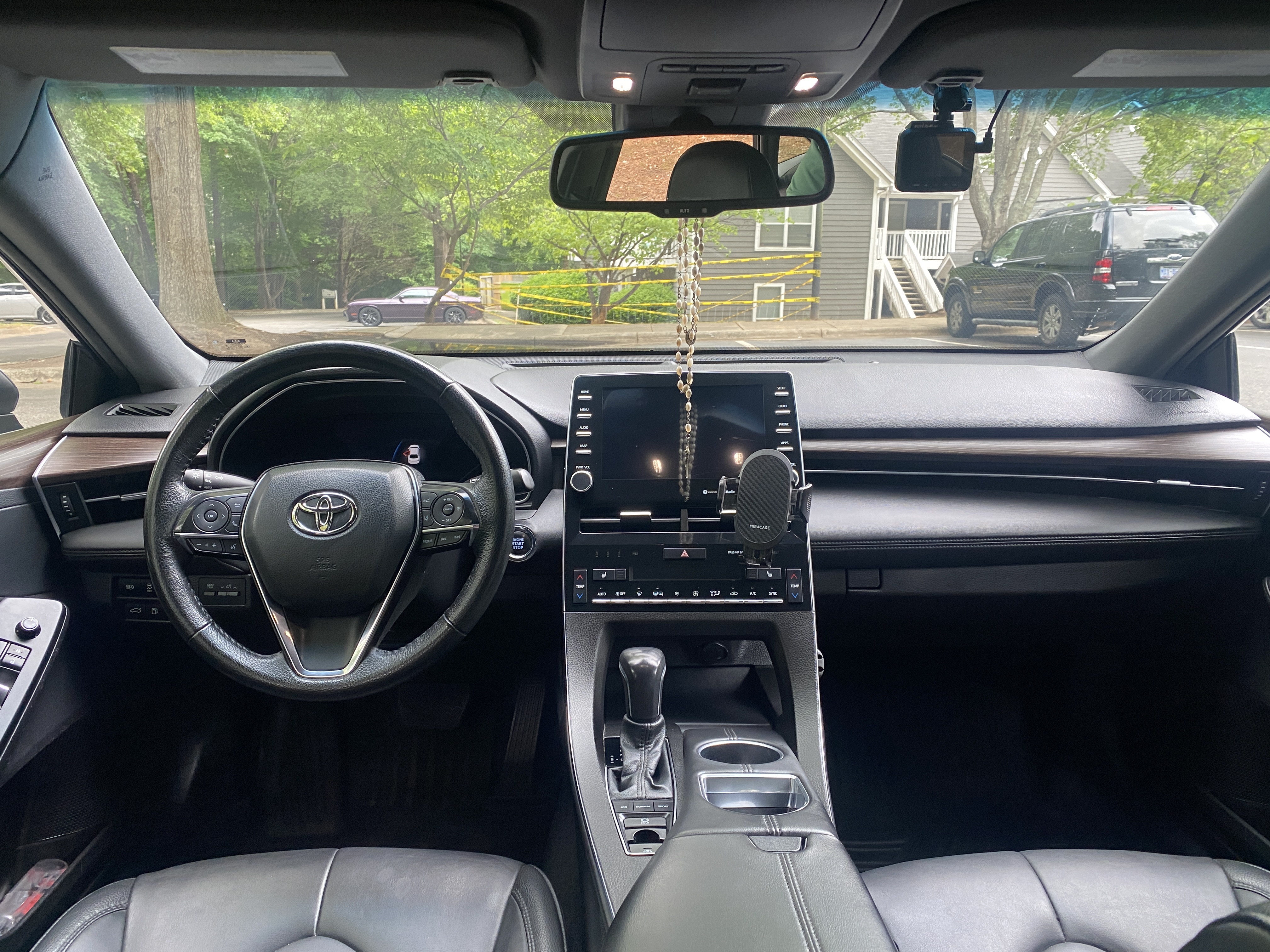 Used 2022 Toyota Avalon XLE FWD image 15