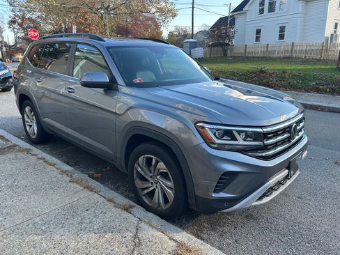Used 2021 Volkswagen Atlas SE w/ Panoramic Sunroof Package image 4