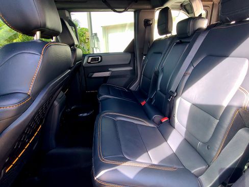 Used 2022 Ford Bronco Badlands image 11