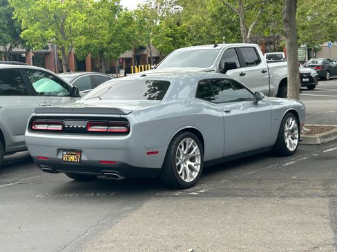 Used 2021 Dodge Challenger R/T w/ Driver Convenience Group image 19
