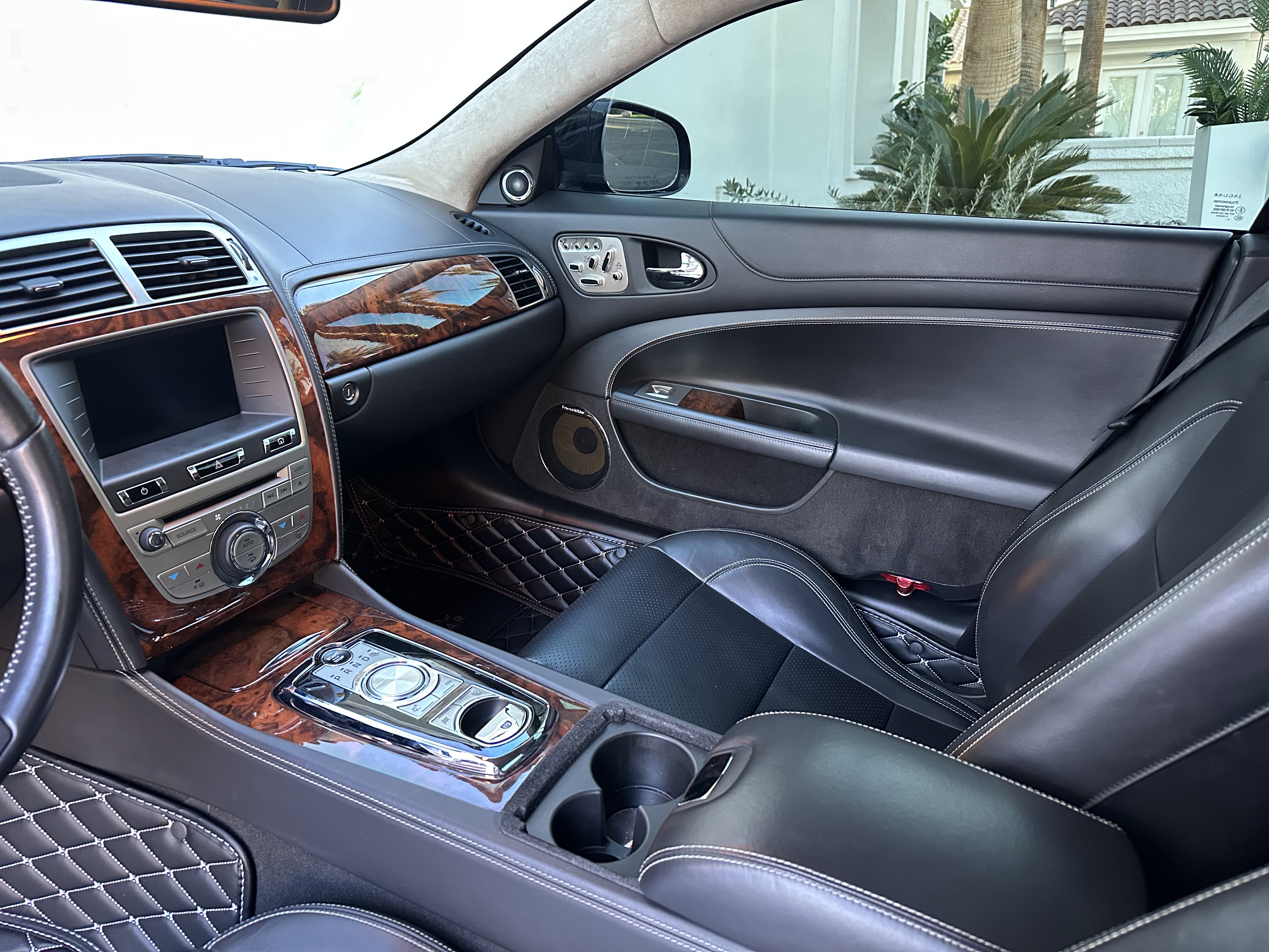 Used 2010 Jaguar XK Coupe RWD image 15