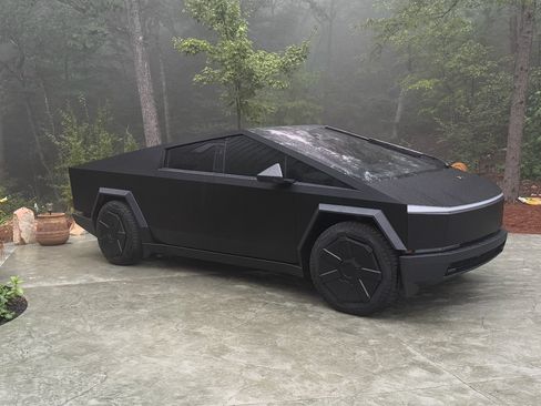 Used 2025 Tesla Cybertruck AWD Crew Cab image 1