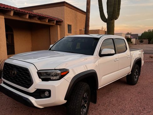 Used 2020 Toyota Tacoma TRD Off-Road w/ TRD Premium Off Road Package AWD/4WD image 1