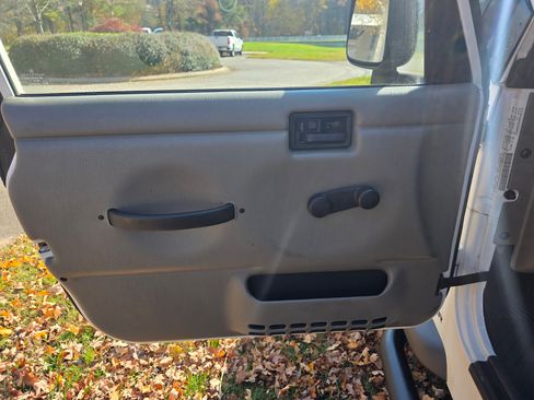 Used 2005 Jeep Wrangler X w/ Tire & Wheel Group (Ecco) image 10