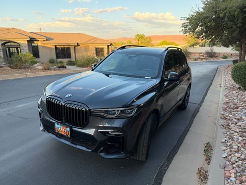 Used 2020 BMW X7 M50i w/ Dynamic Handling Package AWD/4WD image 1